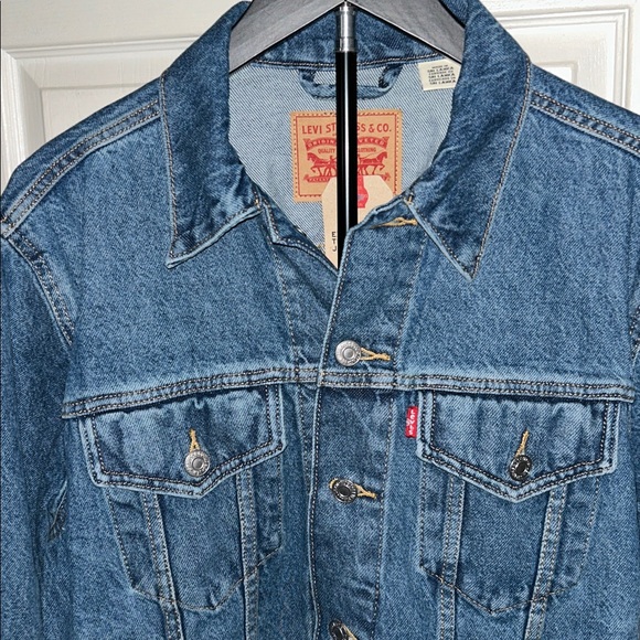 Levi’s Ex—BF oversized trucker jean jacket - Picture 9 of 10